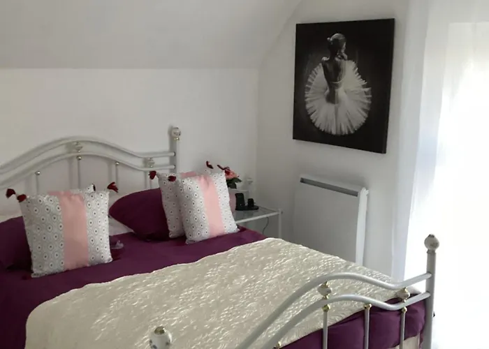 Prázdninový dům Entierement Renovee Au Calme *